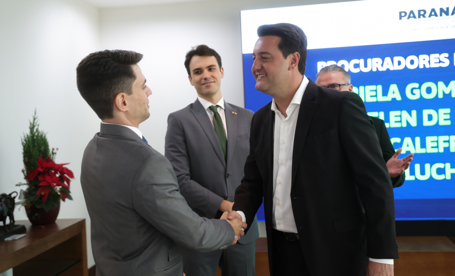 Governador Ratinho Junior empossa quatro novos procuradores do Estado