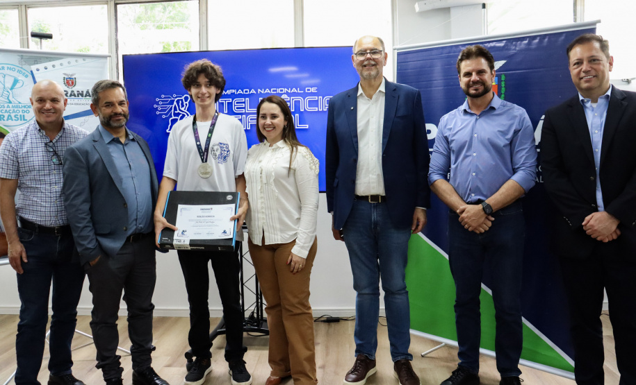 Alunos do Paraná recebem 65 medalhas da Olimpíada Nacional de Inteligência Artificial