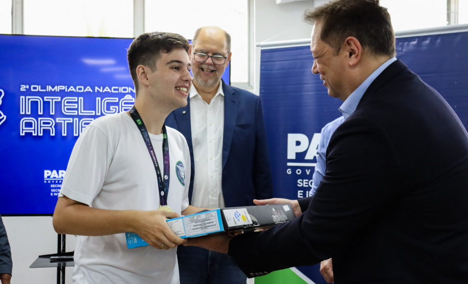 Alunos do Paraná recebem 65 medalhas da Olimpíada Nacional de Inteligência Artificial