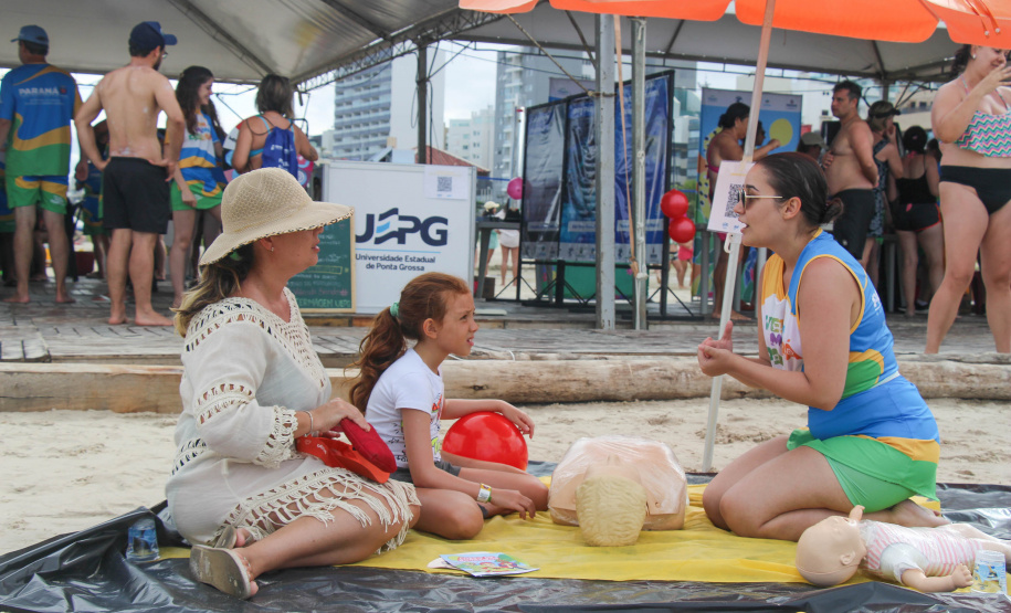 Universidades estaduais levam projetos de ciência, tecnologia e saúde ao Verão Maior Paraná