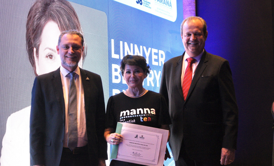 Estado premia iniciativas que promovem pesquisa, inovação e impacto social no Paraná