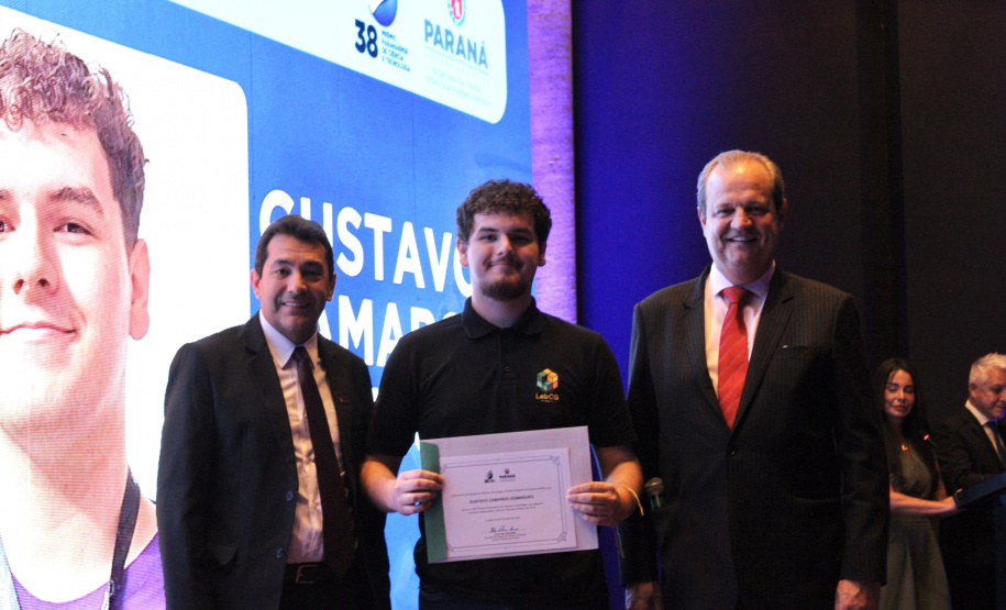 Estado premia iniciativas que promovem pesquisa, inovação e impacto social no Paraná