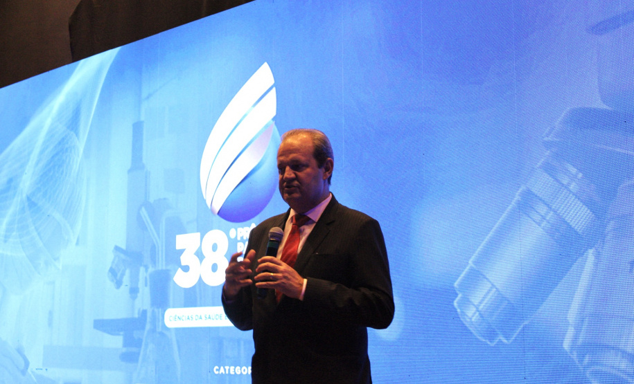 Estado premia iniciativas que promovem pesquisa, inovação e impacto social no Paraná