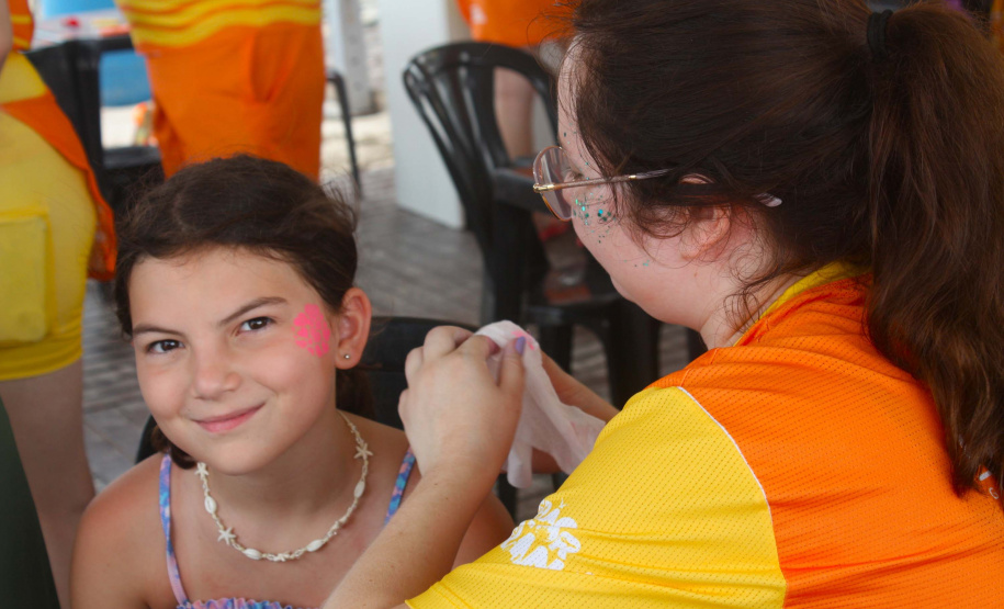 Universidades ampliam presença no Verão Maior Paraná com ações educativas no Litoral