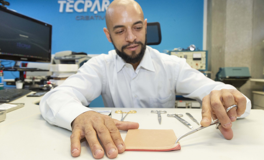 Incubada pelo Tecpar, startup produz pele artificial de animais para simular cirurgias veterinárias