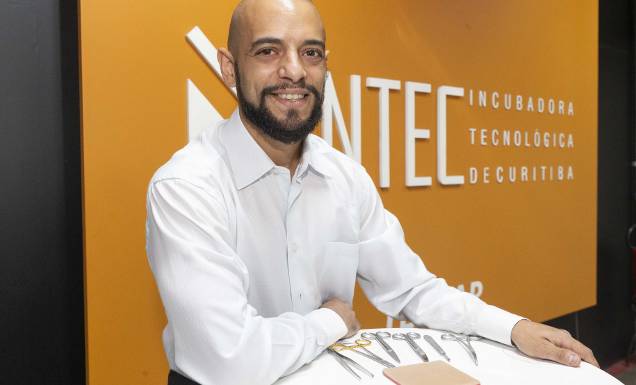 Incubada pelo Tecpar, startup produz pele artificial de animais para simular cirurgias veterinárias