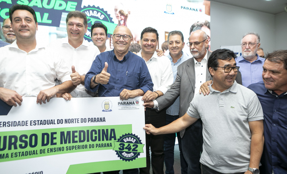 Ratinho Junior autoriza implementação do curso de Medicina na UENP para atender o Norte Pioneiro