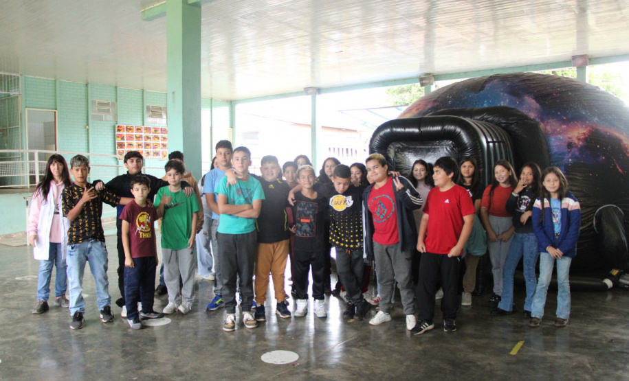 Planetário da Unicentro leva experiência imersiva em astronomia às escolas da região