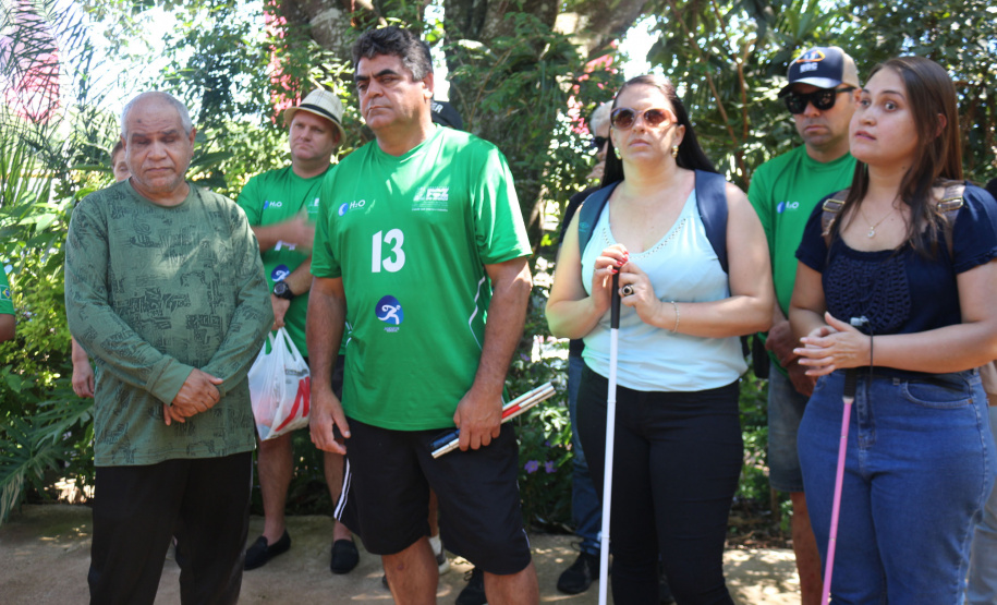 Cegos testam crachá desenvolvido na Unioeste que lê e descreve imagens com IA