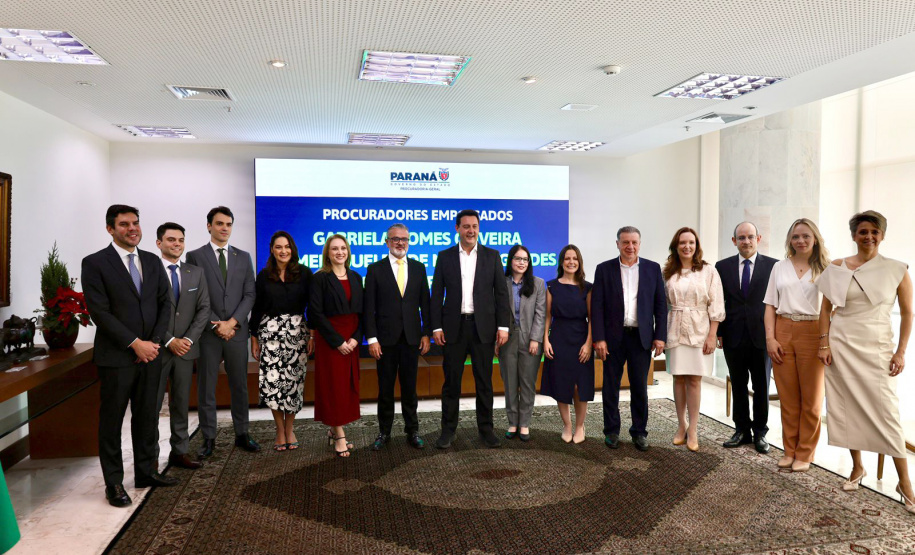 Governador Ratinho Junior empossa quatro novos procuradores do Estado