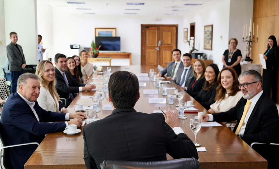 Governador Ratinho Junior empossa quatro novos procuradores do Estado