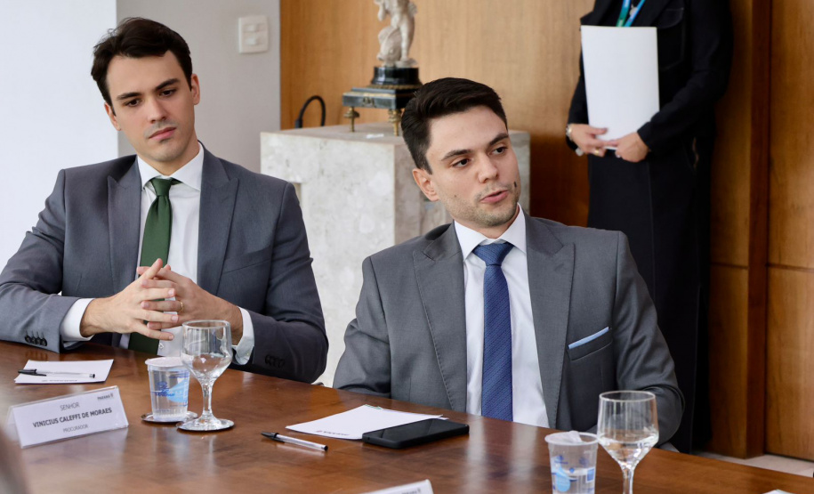 Governador Ratinho Junior empossa quatro novos procuradores do Estado