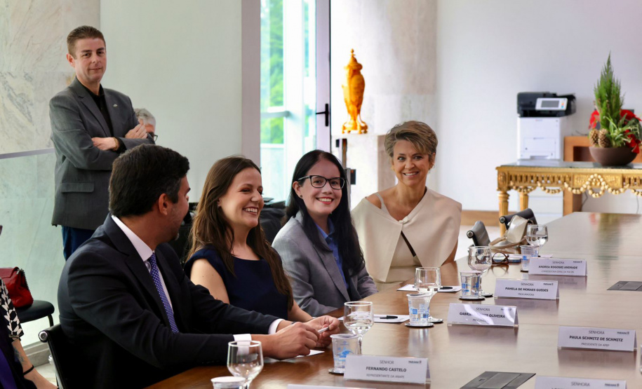 Governador Ratinho Junior empossa quatro novos procuradores do Estado