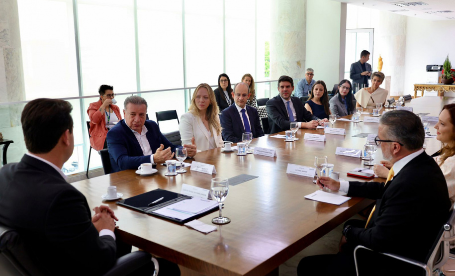 Governador Ratinho Junior empossa quatro novos procuradores do Estado