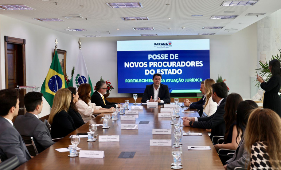 Governador Ratinho Junior empossa quatro novos procuradores do Estado