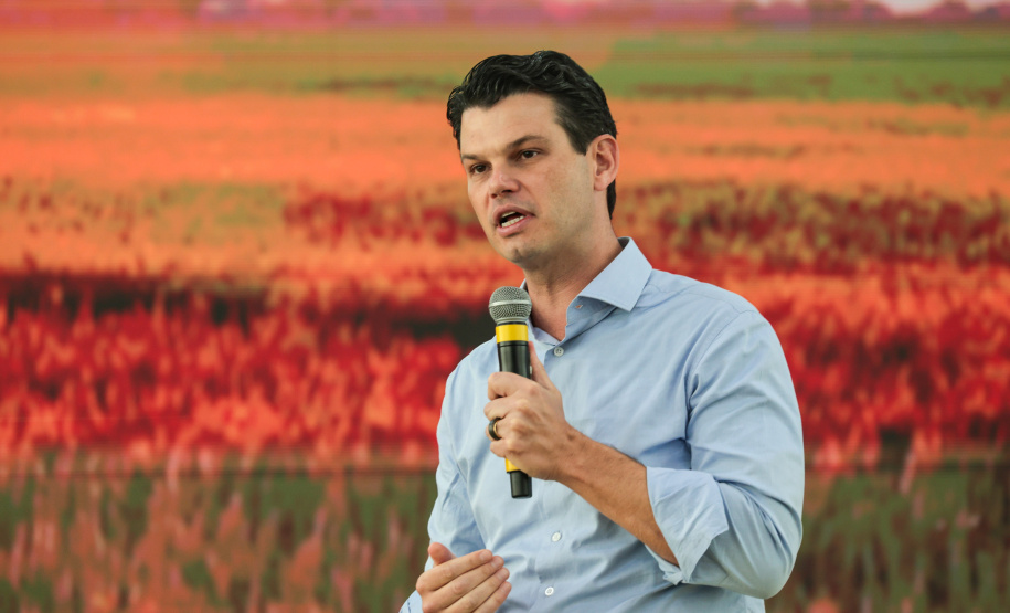 Ratinho Junior lança programas que levam energia mais potente e conectividade às propriedades rurais