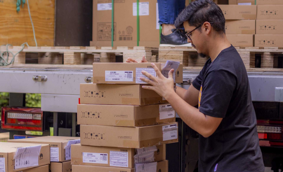 UEPG recebe equipamentos e inicia projeto do Anel de Conectividade do Paraná