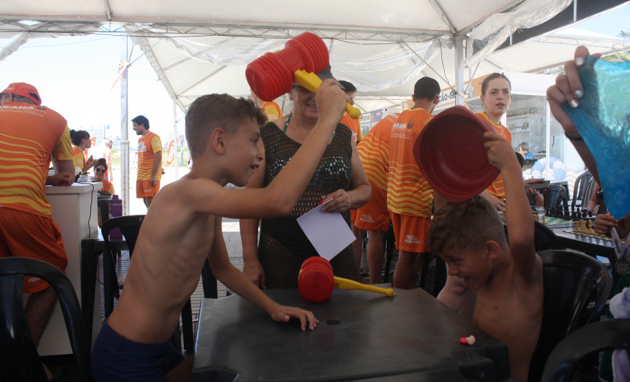 Universidades levam jogos, educação ambiental e espaço maker para os veranistas