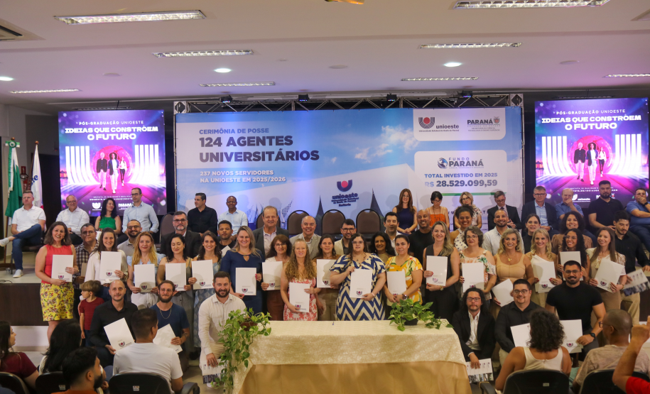 Unioeste realiza posse de novos servidores e entrega obras na reitoria