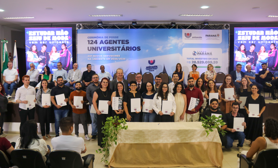 Unioeste realiza posse de novos servidores e entrega obras na reitoria