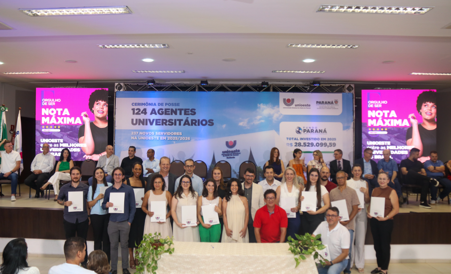 Unioeste realiza posse de novos servidores e entrega obras na reitoria