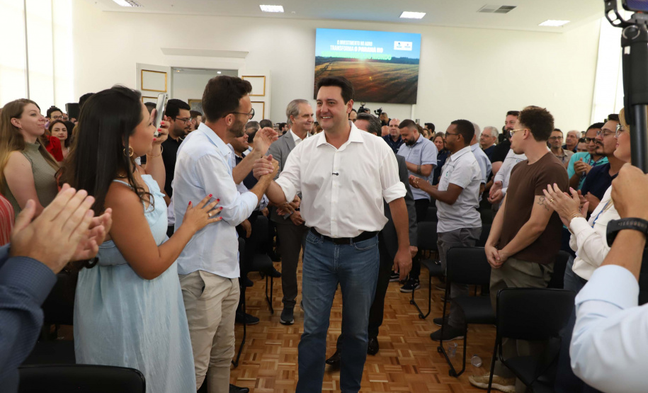 Ratinho Junior lança programas que levam energia mais potente e conectividade às propriedades rurais