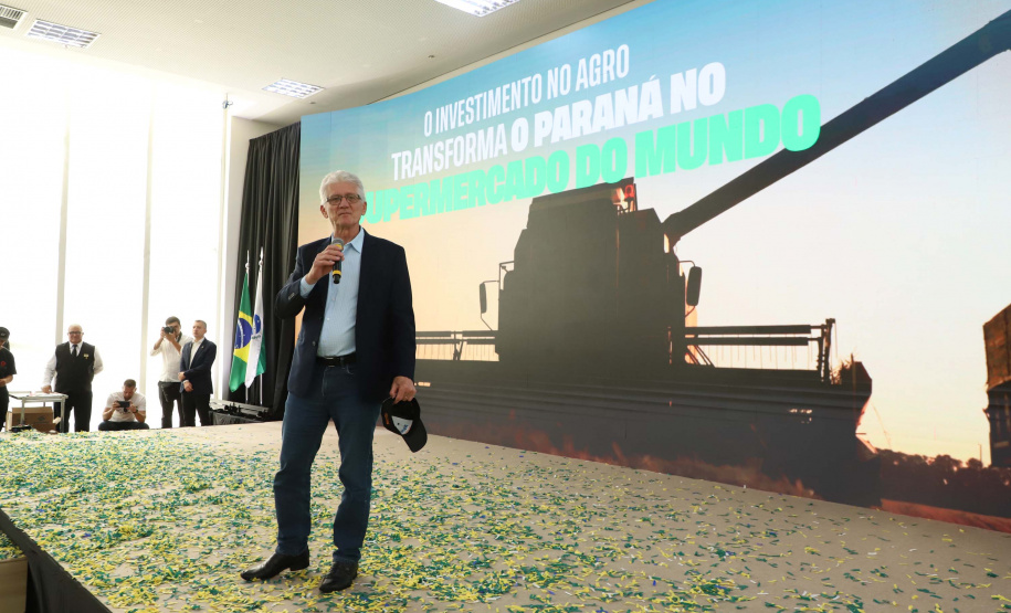 Ratinho Junior lança programas que levam energia mais potente e conectividade às propriedades rurais