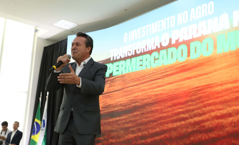 Ratinho Junior lança programas que levam energia mais potente e conectividade às propriedades rurais