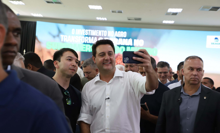 Ratinho Junior lança programas que levam energia mais potente e conectividade às propriedades rurais