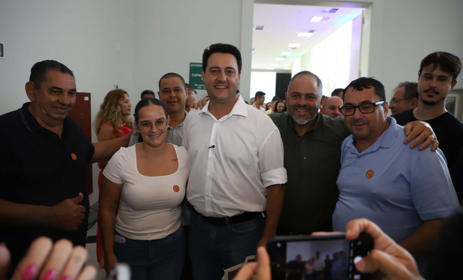 Ratinho Junior lança programas que levam energia mais potente e conectividade às propriedades rurais