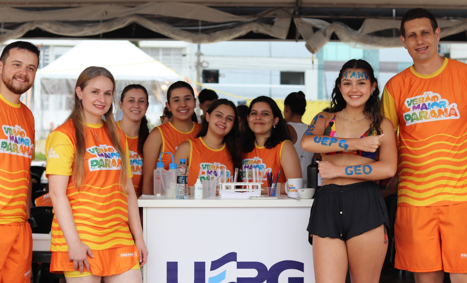 Veranistas comemoram resultado do vestibular da UEPG no Verão Maior Paraná