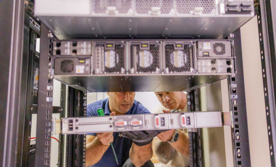 UEPG recebe equipamentos e inicia projeto do Anel de Conectividade do Paraná