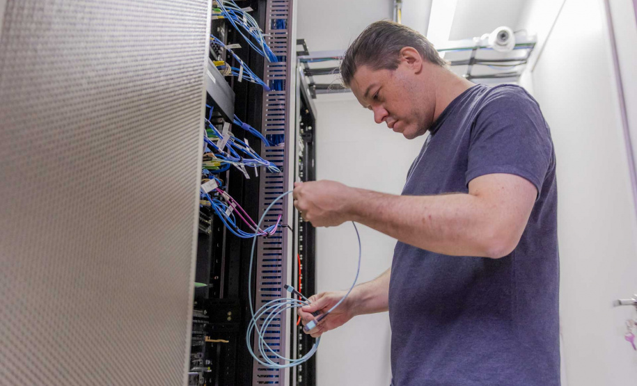 UEPG recebe equipamentos e inicia projeto do Anel de Conectividade do Paraná