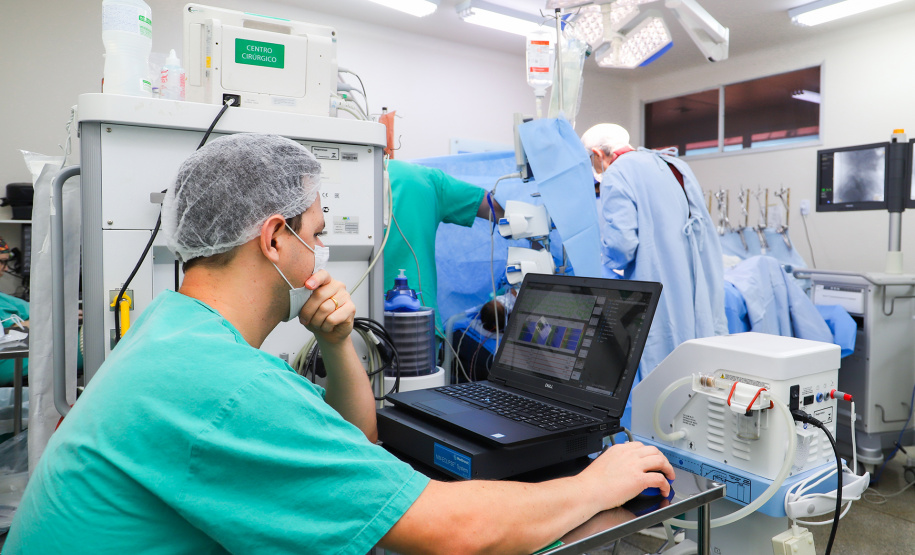 Hospital Universitário da UEL realiza pela primeira vez cirurgia de coluna com técnica Alif