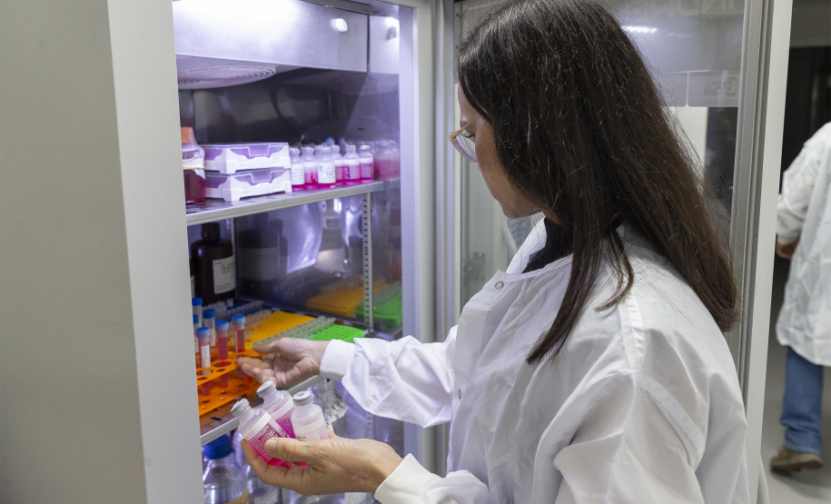 Parceria entre Tecpar e UFPR fortalece processo de produção de vacina antirrábica veterinária