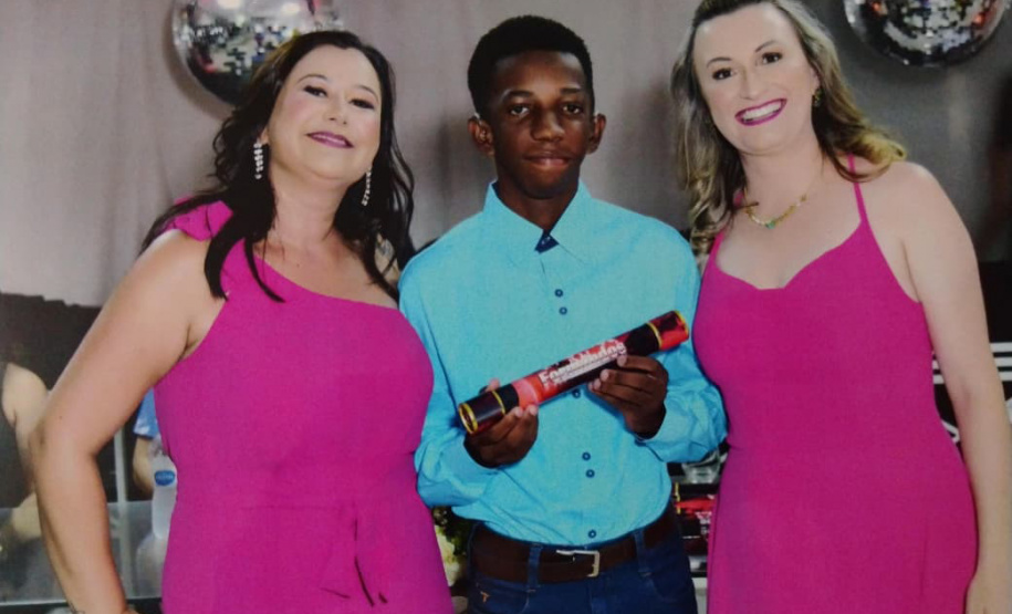 Aluno surdo da rede estadual conquista 1º lugar em Educação Física na UEM via Aprova Paraná