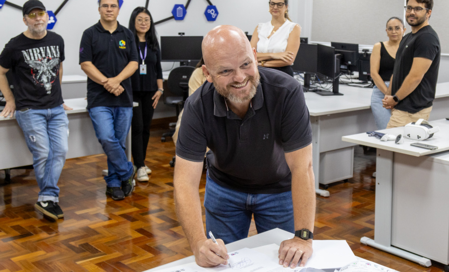 Projetek da Unioeste entrega projeto arquitetônico de escola municipal para Cafelândia