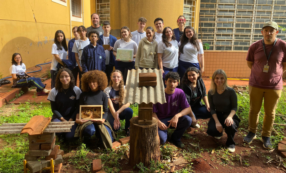 Projeto ambiental de Clube de Ciências de colégio cívico-militar ajuda rearborização de Rolândia