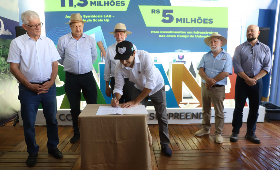 Estado anuncia R$ 16 milhões para novo prédio de pesquisa de alimentos e reformas na Unioeste