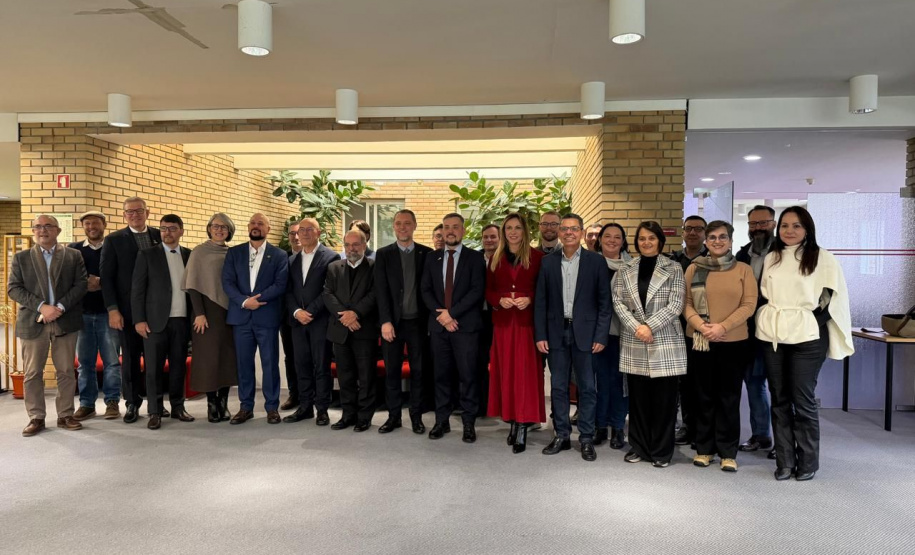 Universidades estaduais do Paraná firmam acordos de dupla diplomação em Portugal