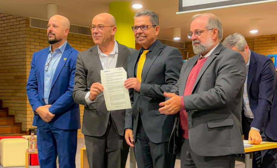 Universidades estaduais do Paraná firmam acordos de dupla diplomação em Portugal