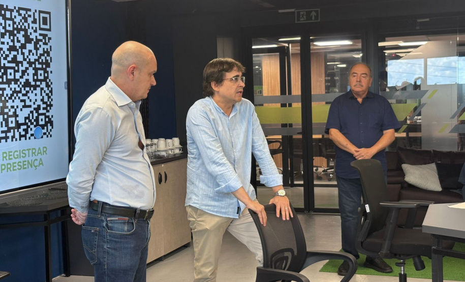 O Vale do Genoma, ecossistema de inovação localizado em Guarapuava, no Centro-Sul do Paraná, reúne nesta quinta-feira (5) representantes de diferentes instituições de ciência, tecnologia e inovação para elaborar o planejamento estratégico para o período de 2026 a 2028. O Governo do Paraná participa dos conselhos e das câmaras temáticas do ecossistema, cuja atuação é focada em pesquisa genômica e inteligência artificial nas áreas da saúde e do agronegócio. A programação do encontro segue até sexta-feira (6).