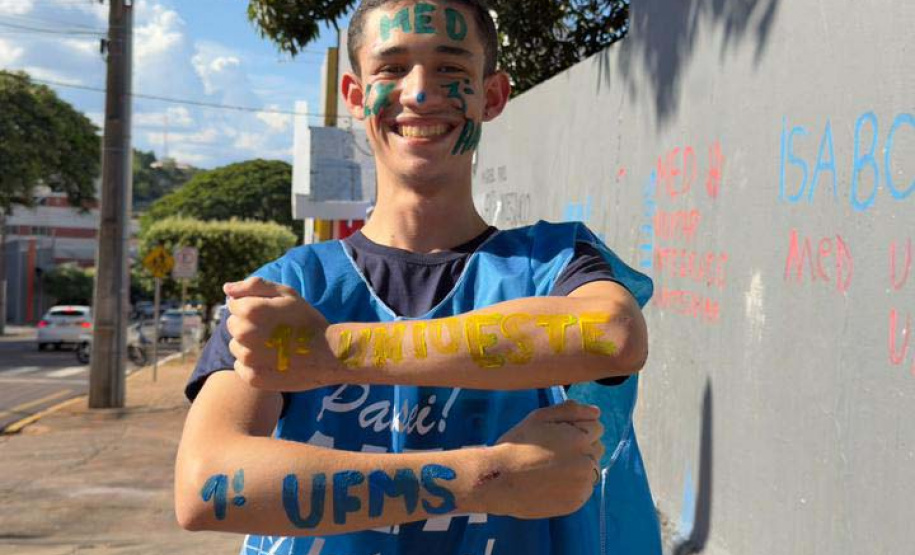 Aluno da rede pública vai do Ganhando o Mundo ao 1º lugar de medicina em federal