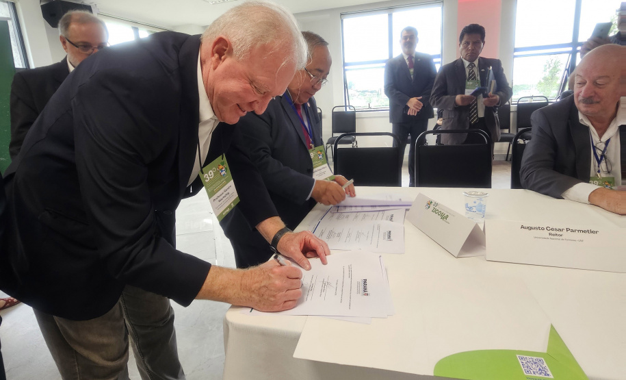 Zicosur Universitário e Governo discutem cooperação e desenvolvimento regional