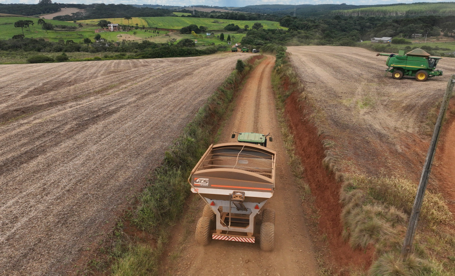 R$ 353 milhões: Estado libera recursos para estradas rurais e maquinários em Guarapuava e região