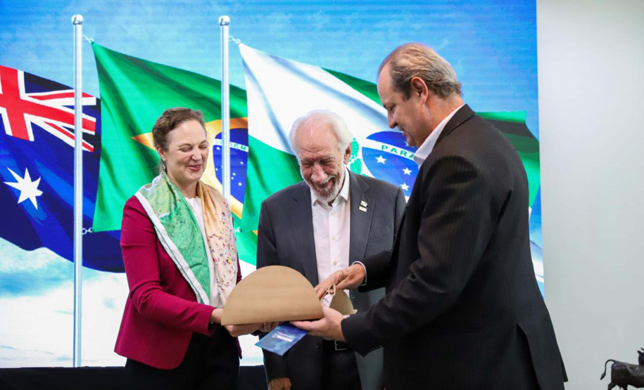 Darci Piana recebe embaixadores de Argentina, Austrália e Países Baixos