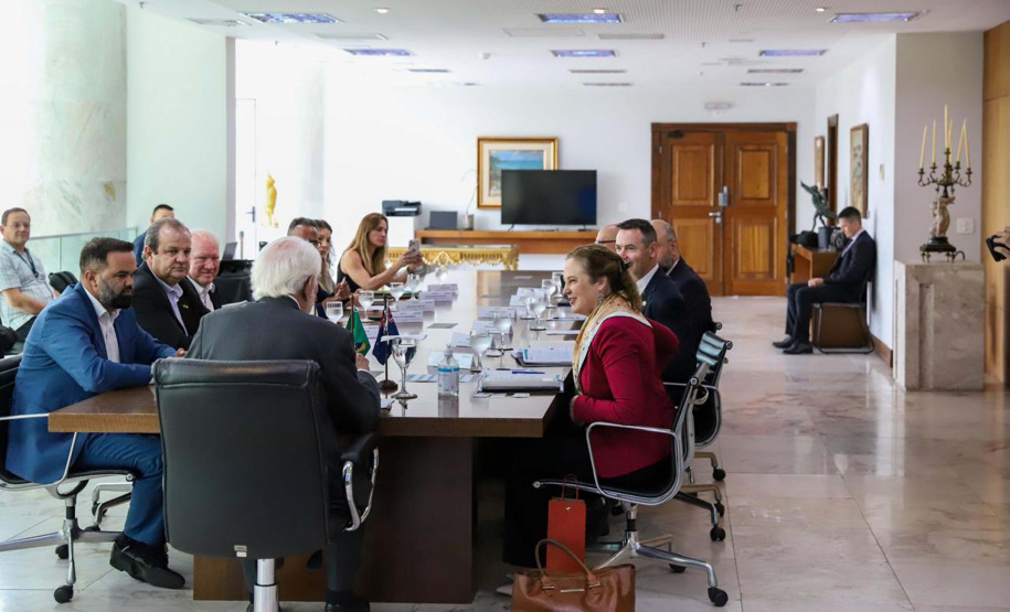 Darci Piana recebe embaixadores de Argentina, Austrália e Países Baixos