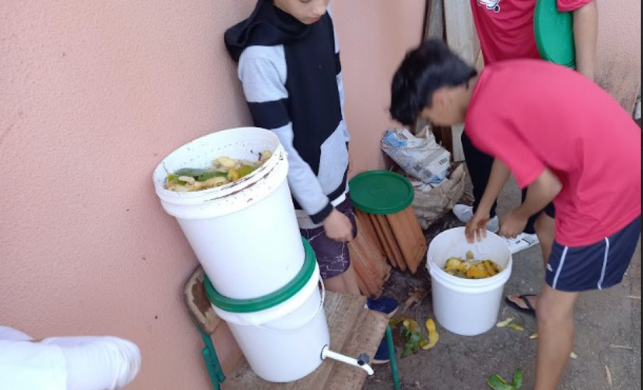 Escolas estaduais do Paraná levam clubes de ciências para encontro nacional em Brasília