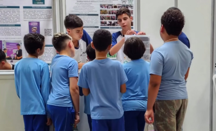 Escolas estaduais do Paraná levam clubes de ciências para encontro nacional em Brasília