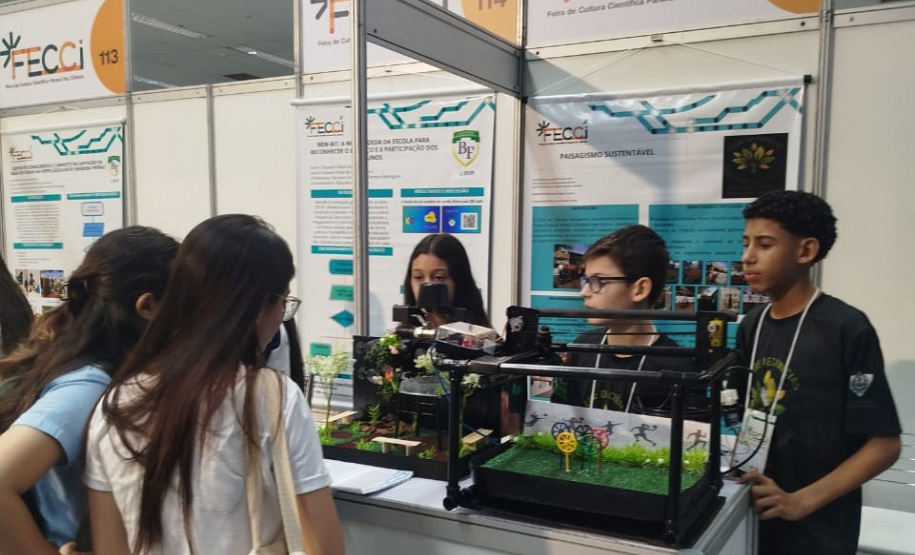 Alunos da rede estadual transformam ciência em soluções reais na Expo Umuarama